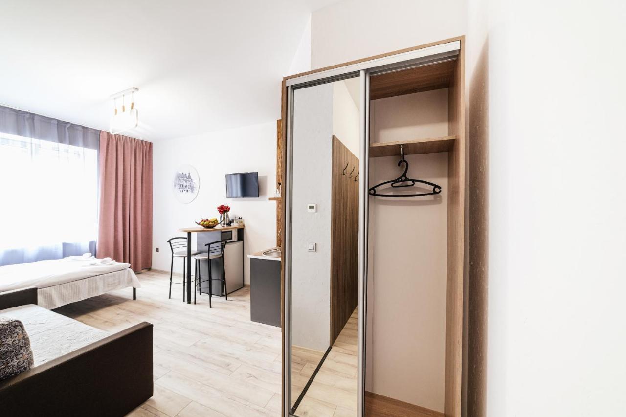 Apartamento Затишні Смарт-Квартири В Історичному Центрі! Úzhgorod Exterior foto