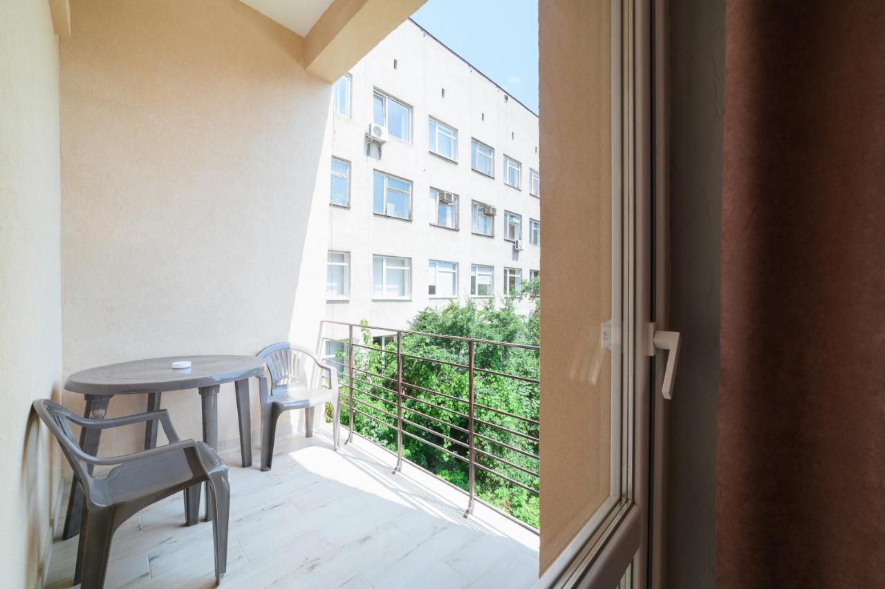 Apartamento Затишні Смарт-Квартири В Історичному Центрі! Úzhgorod Exterior foto