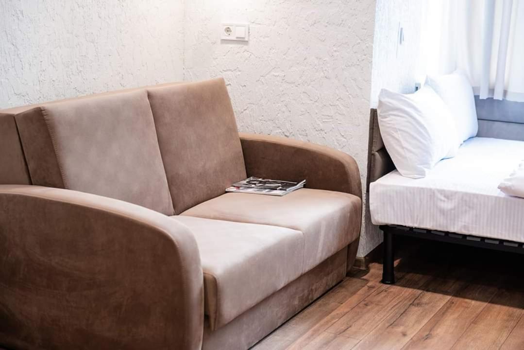 Apartamento Затишні Смарт-Квартири В Історичному Центрі! Úzhgorod Exterior foto