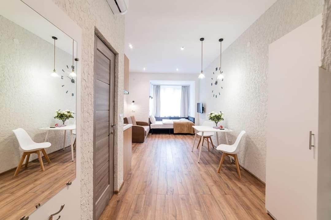 Apartamento Затишні Смарт-Квартири В Історичному Центрі! Úzhgorod Exterior foto