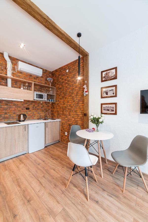 Apartamento Затишні Смарт-Квартири В Історичному Центрі! Úzhgorod Exterior foto