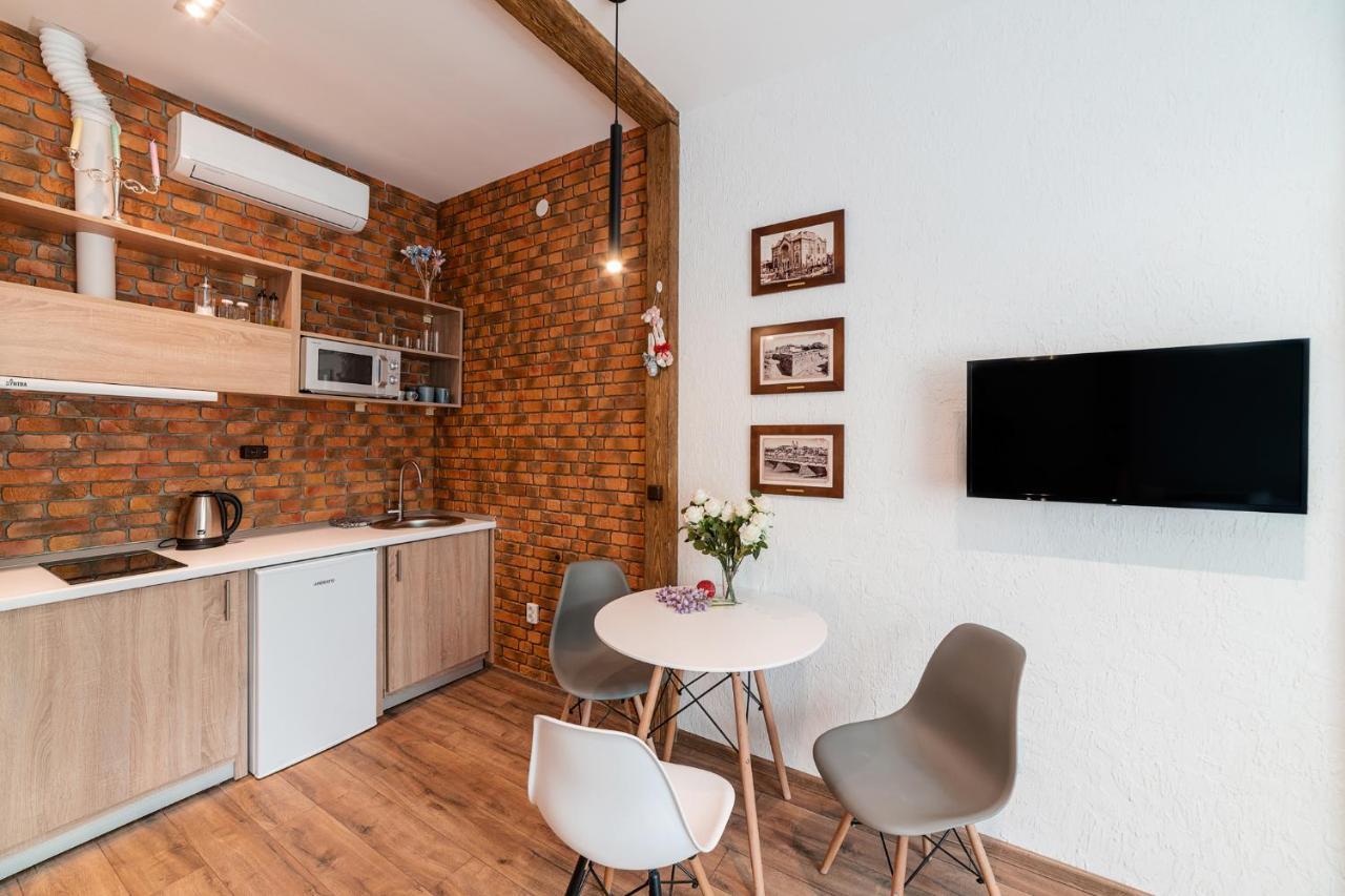 Apartamento Затишні Смарт-Квартири В Історичному Центрі! Úzhgorod Exterior foto